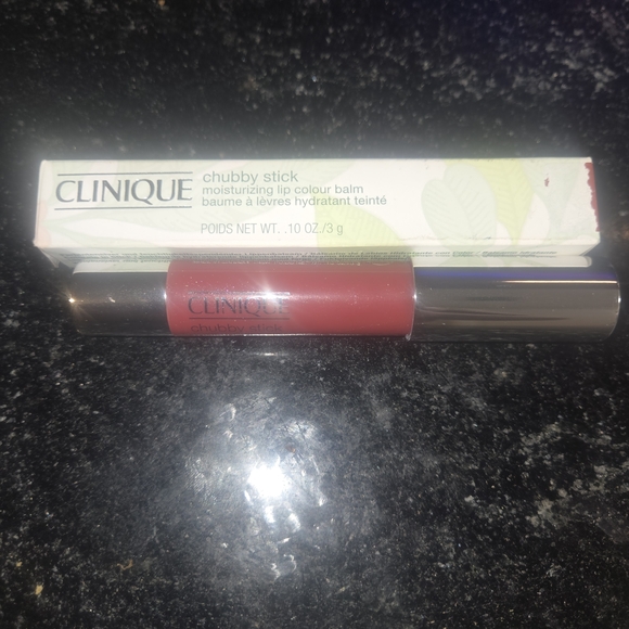 Clinique Chubby Stick Moisturizing Lip Colour Balm - 30 Broadest Berry Color - Picture 3 of 5